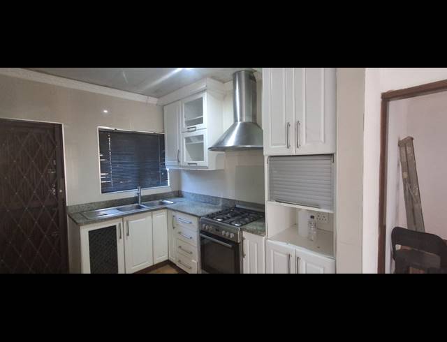 3 BEDROOM SIMPLEX FOR SALE IN SANDFIELD